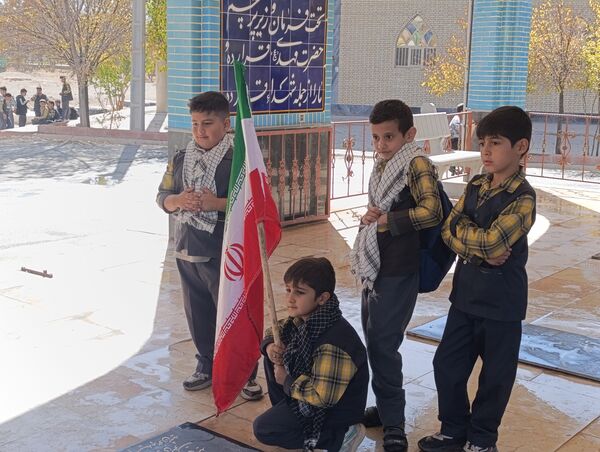 راهپیمایی روز دانش آموز و مبارزه با استکبار جهانی در شهر سفیددشت 
