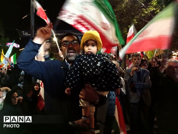 همدلی و هم صدایی مردم غیور نیشابور در اجتماعات شبانه