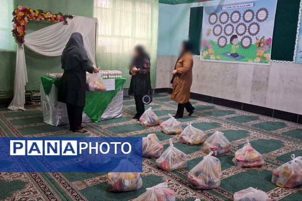 توزیع بسته‌های معیشتی در مدرسه عمار نصیرشهر