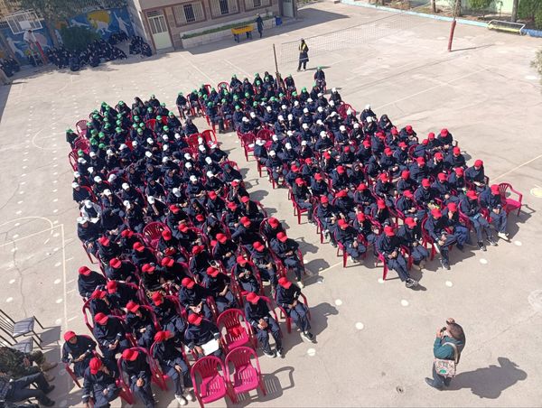 روایت گری جنگ تحمیلی هشت سال دفاع مقدس در دبیرستان دخترانه شاهد قدسیان 