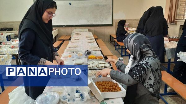 ضیافت افطاری در دبیرستان هیات امنایی فیض کاشانی