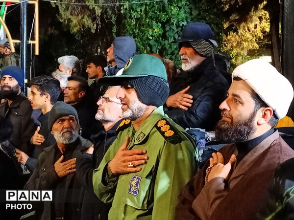 قرار شبانه؛ مردم کاشمر در کف خیابان شعار دادند
