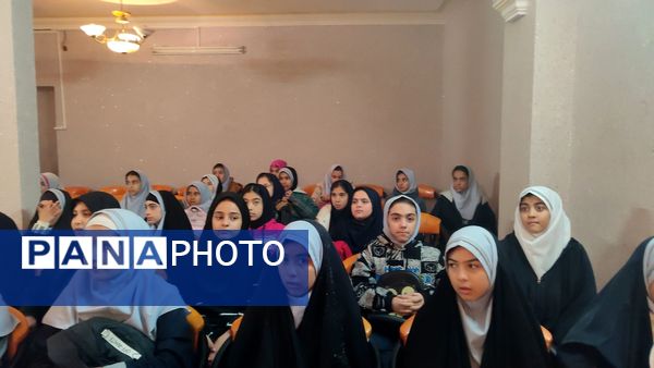 بازدید علمی دانش‌آموزان دبستان شاهد حاج تقی آقا‌بزرگ از پژوهش‌سرای علامه طباطبایی ناحیه یک مشهد