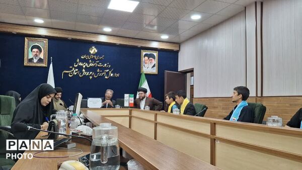 نشست مشترک اعضای مجمع و شورای دانش آموزی قم با مسئولان اداره کل آموزش و پرورش