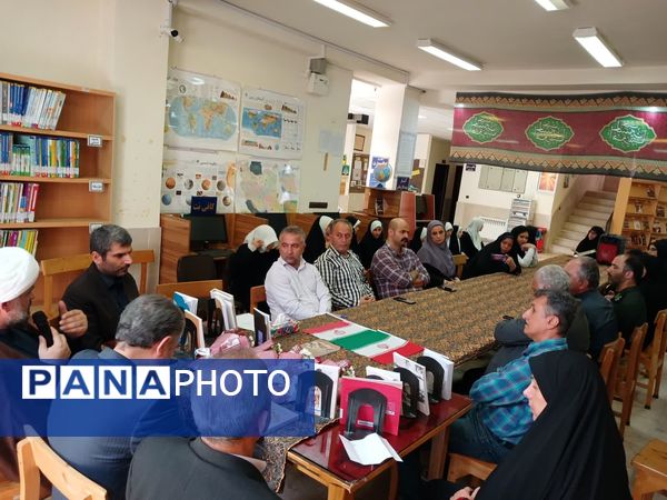 تقدیر از آزادگان کتاب خوان عباس آباد