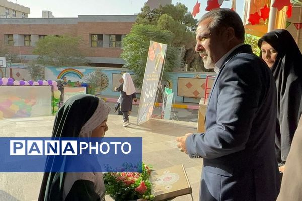 گرامیداشت هفته دفاع مقدس در دبستان طواف و معماریان ناحیه دو شهرری 