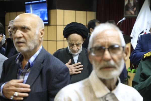 جلسه گرامیداشت و تجلیل از پدران و مادران شهدا 