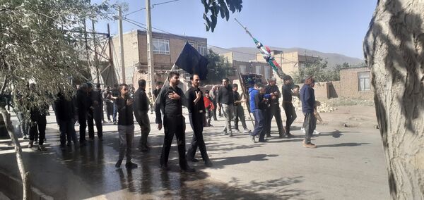 روستای سربالا در سوگ امام حسین(ع)؛ حضور پرشور جوانان در مراسم عزاداری حماسه‌ساز شد