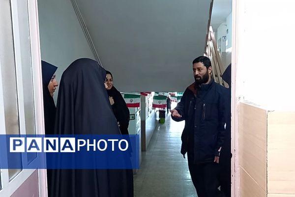 اجرای طرح ملی مدرسهٔ انقلاب در دبیرستان شهدای محراب شهرستان قرچک 