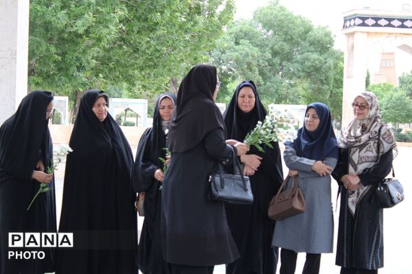 غبار رویی گلزار شهدای گمنام نیشابور
