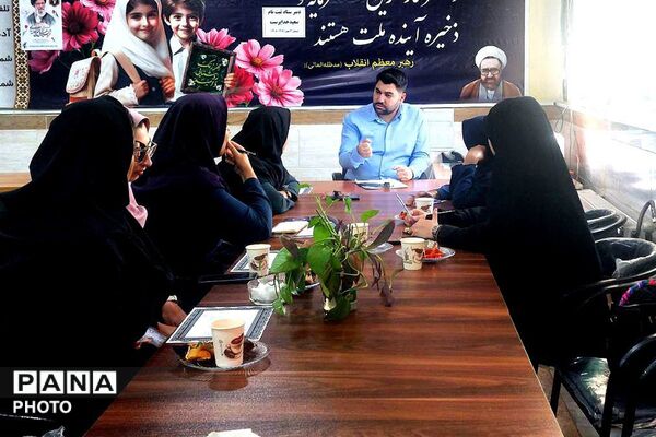 جلسه مشترک شورای معلمان مدارس ۱۲ بهمن و سامنی