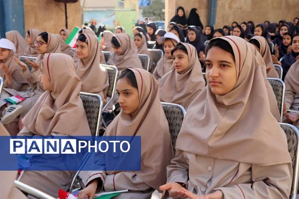 مراسم جشن ملی عاطفه‌ها در دبیرستان دخترانه شهید دکتر پاکنژاد یزد 