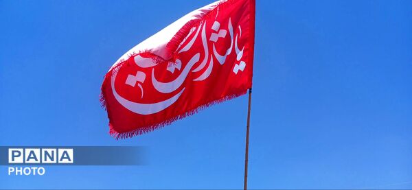  برافراشته شدن پرچم های «یالثارات‌الحسین» بر دوش عزاداران حسینی کامیاران