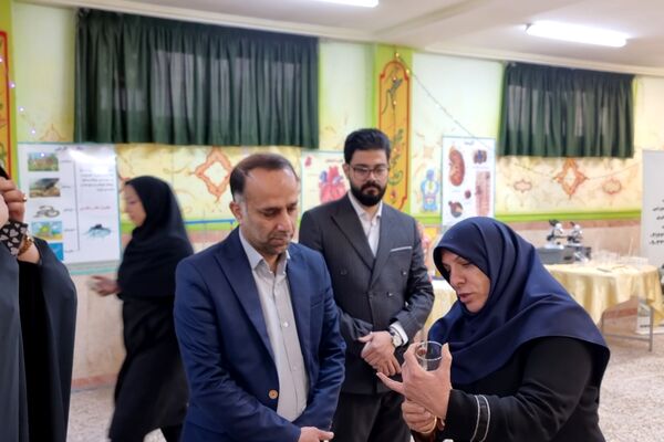 برپایی نمایشگاه صنایع آموزشی و فناوری‌های نوین در دبستان علوی 