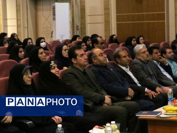 دیدار مشاور وزیر در امور زنان با دانشجویان دانشگاه فرهنگیان 