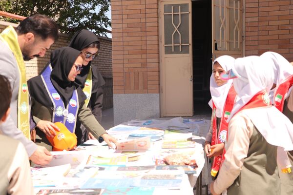 برپایی بازارچه تمام تشکلاتی در دبستان شهید ناصری