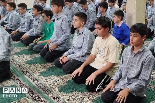 نواخته شدن زنگ بندگی در یک مهر در دبیرستان شهیدان پودینه و شریعتی