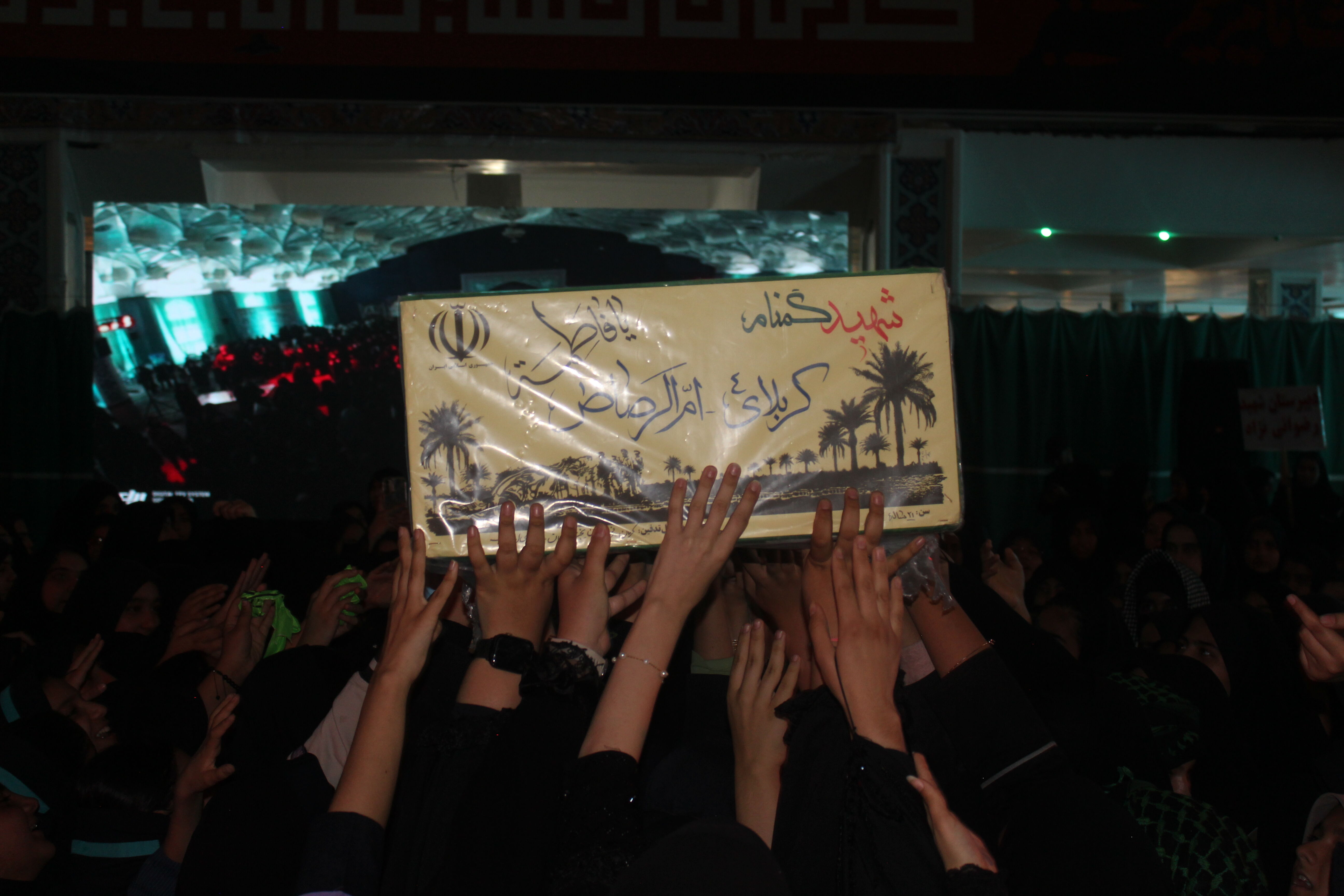 اجتماع باشکوه فاطمیون با حضور گسترده دانش‌آموزان دختر کرمانی