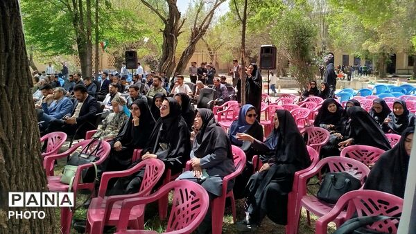 تجلیلی از معلمانان شهرستان کیار در قلعه امیرمفخم دزک