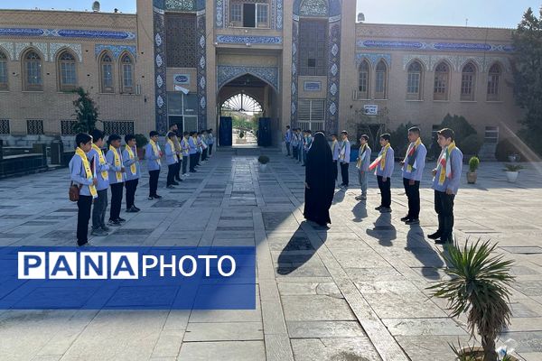 پیشوا یکپارچه علیه استکبار؛ 