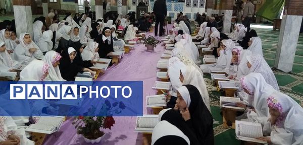 برگزاری محفل انس با قرآن با حضور قاریان برتر استانی در شهر اراک