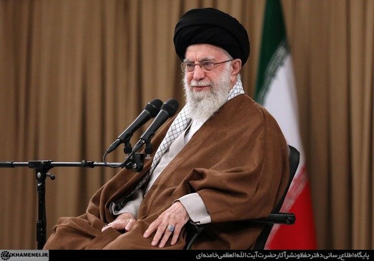جمعی از معلمان با رهبر انقلاب دیدار می‌کنند 