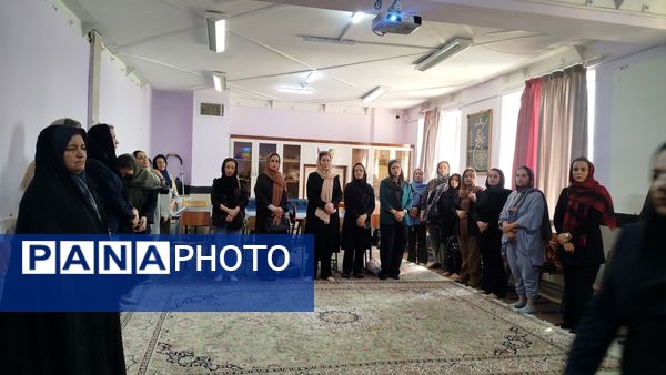 اولین مجمع عمومی انجمن اولیاء و مربیان در دبیرستان پیرایش نیشابور