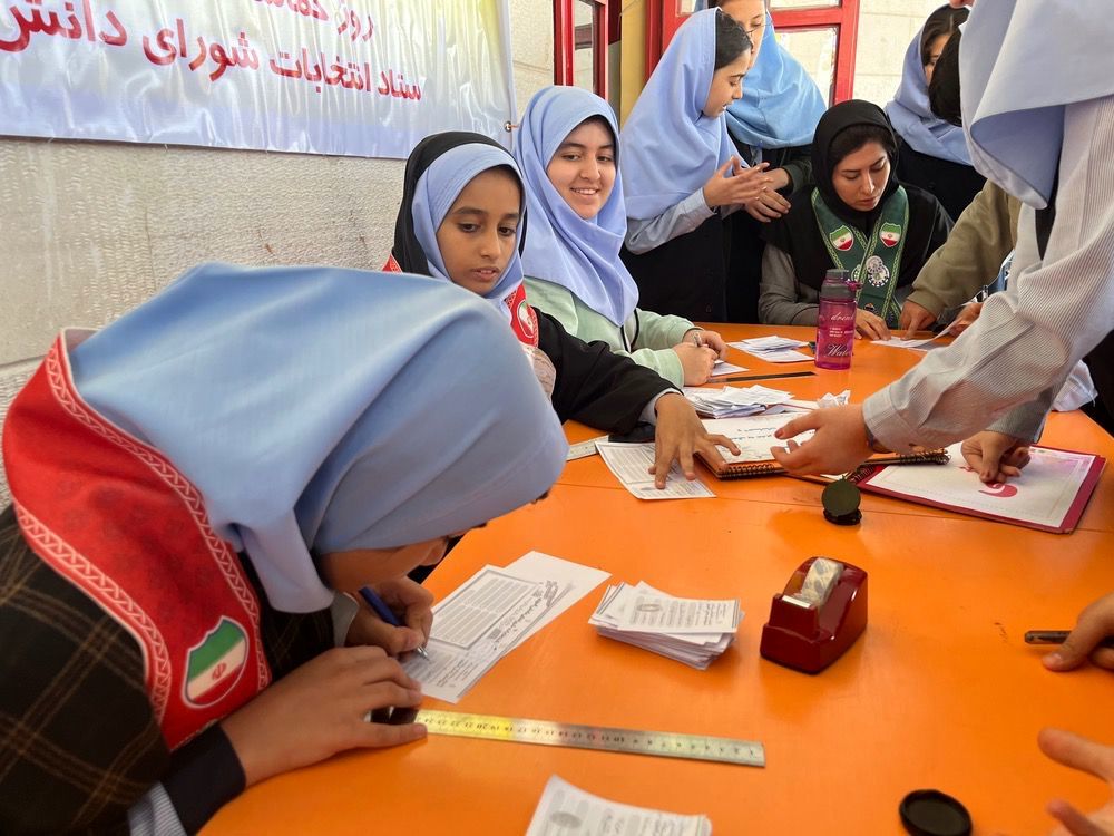 انتخابات شورای دانش‌آموزی دردبستان ارمینه مصلی نژاد