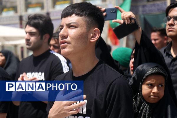 حرم مطهر رضوی غرق در ماتم اباعبدالله الحسین(ع)