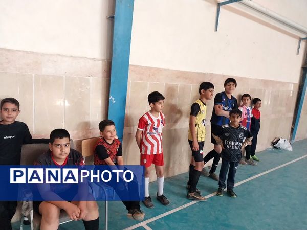 شادی و هیجان دانش‌آموزان در سالن ورزشی 