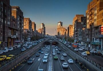 ترافیک در اکثر معابر تهران سنگین است 