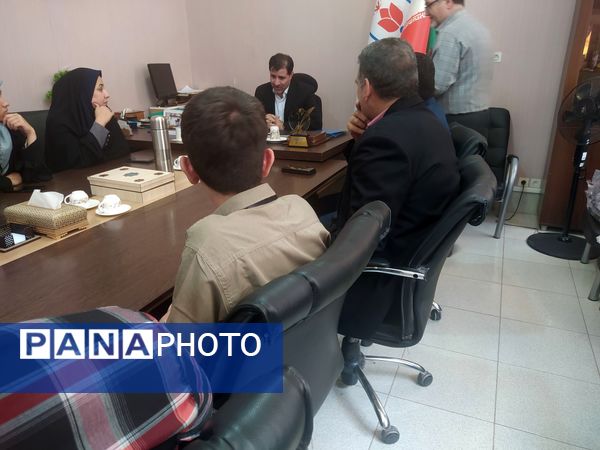 دیدار معاون پرورشی و فرهنگی اداره‌کل آموزش و پرورش استان اصفهان با اعضای مجلس دانش آموزی اصفهان