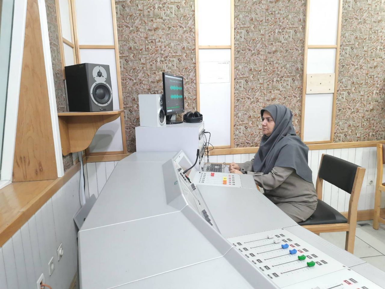 نوجوانان مجری برنامه «مثبت 12» شدند 