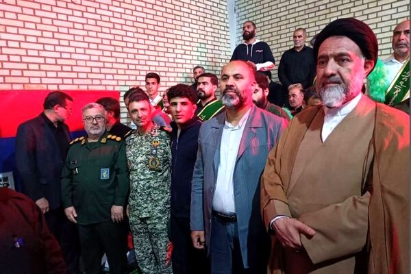 نایب قهرمان نوجوانان آسیا نشان خود را به خانواده شهدای جنگ تحمیلی سوم تقدیم کرد