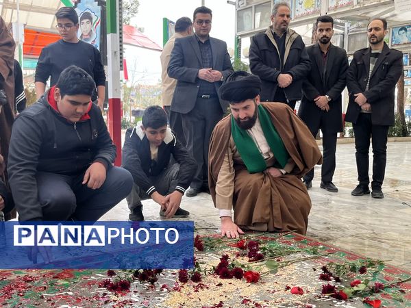 غبارروبی گلزار شهدای قم به‌مناسبت هفته کانون‌های فرهنگی تربیتی