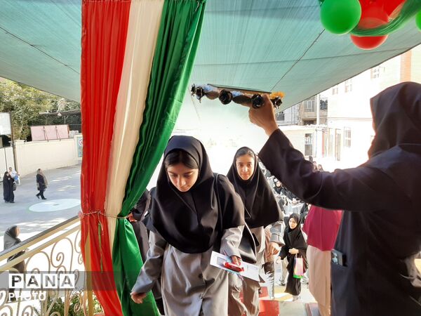 جشن جوانه‌ها آغاز فصل تازه‌ای از دانش‌آموزان مدرسه حاج علی‌اکبر حسن‌زاده اصفهانی 