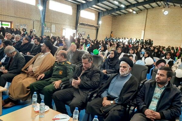 دهه فجر نماد خودباوری و ایستادگی ملت ایران است