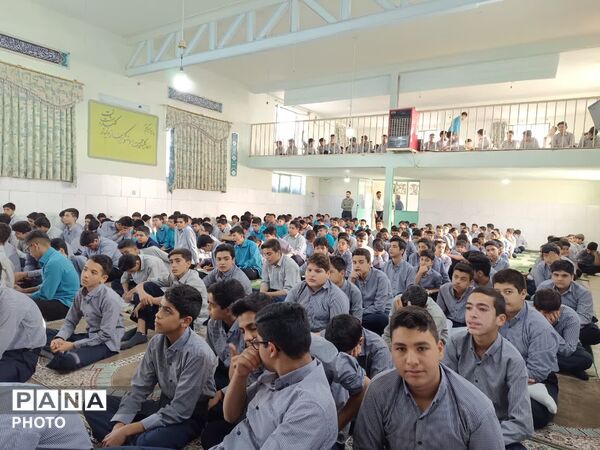 هم‌نوا با دعای توسل؛ حال‌وهوای معنوی در دبیرستان پروفسور حسابی ۲