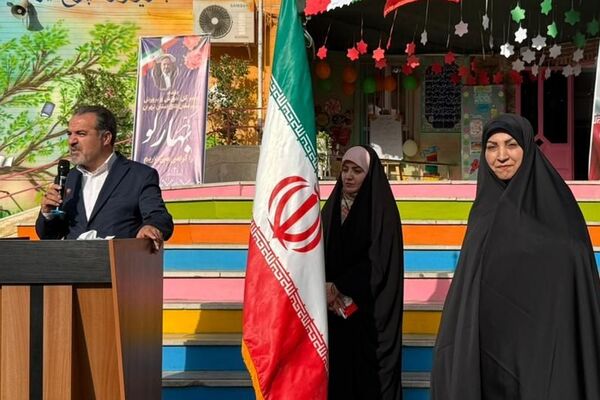 گرامیداشت هفته دفاع مقدس در دبستان طواف و معماریان ناحیه دو شهرری 