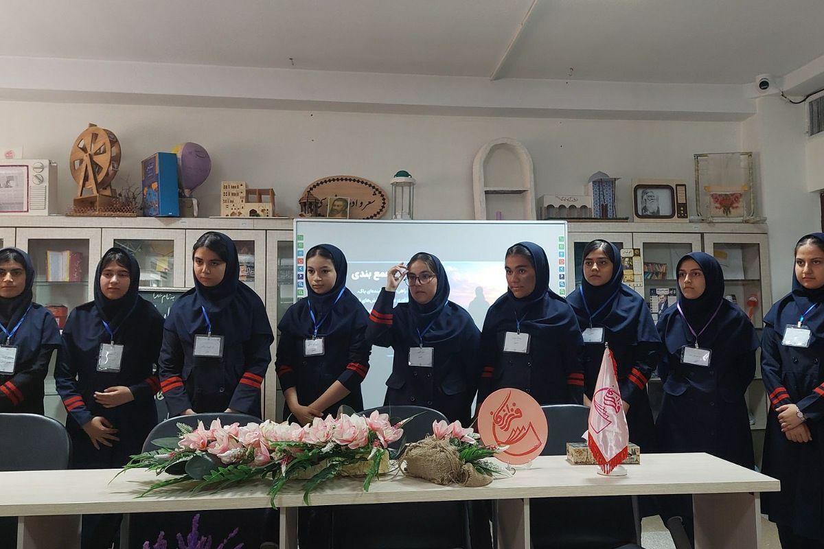 رفع ابهامات پژوهشی و تقدیر از نخبگان دانش‌آموزی در مدرسه فرزانگان ملارد