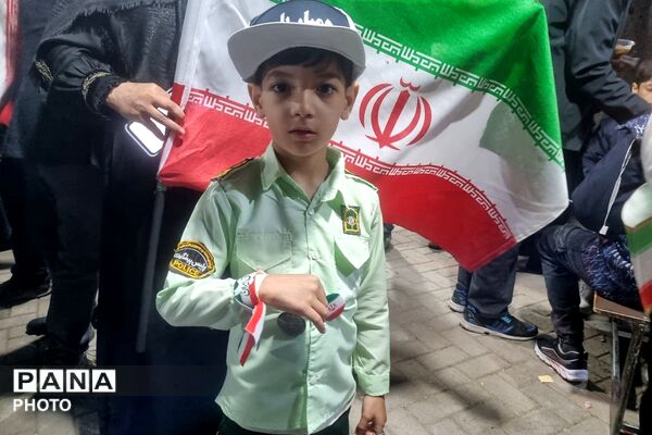 حضور دانش‌آموزان و معلمان دبستان حاتم ناحیه دو شهرری در تجمعات شبانه ضد صهیونیستی