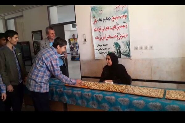 مراسم دهه فاطمیه و توزیع نذری 