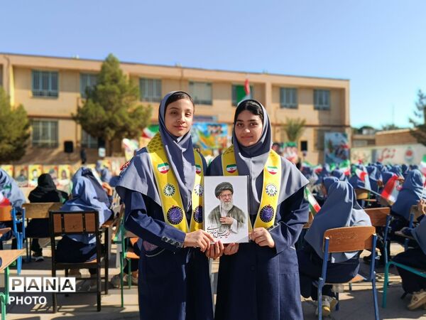 زنگ مهر و ایثار در مدرسه امام خمینی(ره) شهرستان رشتخوار