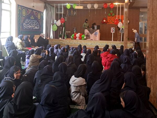 جشن ایرانمون دبیرستان انیس خوشقدم در اعیاد شعبانیه 