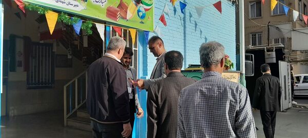 جشن شروع سال تحصیلی در دبیرستان شهدای انقلاب اسلامی ناحیه ۳ کرج