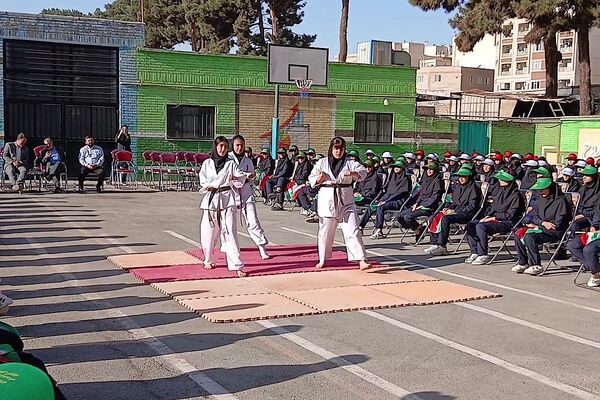افتتاحیه انجمن ورزشی درون مدرسه ای منطقه کهریزک در هنرستان اولیاء۳
