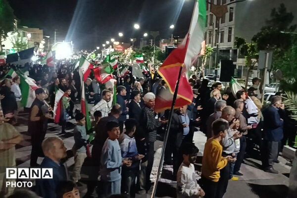 قیامدشت در قاب نور و باران؛ روایت تصویری از حال و هوای وصف ناپذیر این شب های شهر قیامدشت