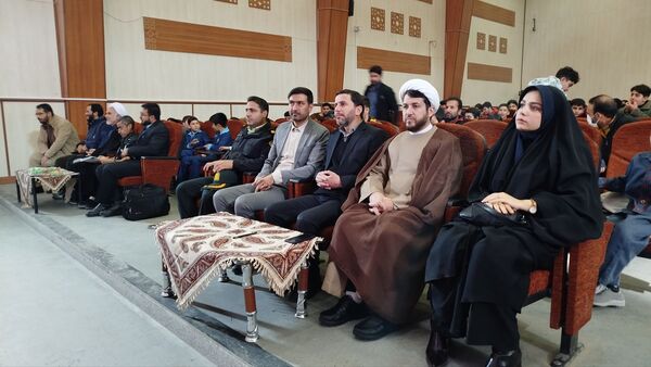 افتتاح جشنواره‌های فرهنگی و هنری دانش‌آموزی با رونمایی از بسته «ایرانمون»