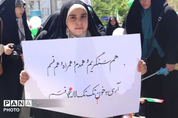 حرکت نمادین کالسکه‌های آذین‌بسته در اسلامشهر