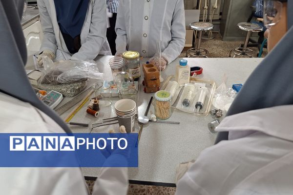 داوری مرحله استانی محور فعالیت های آزمایشگاهی جشنواره نوجوان خوارزمی در پژوهشرای دکتر حسابی